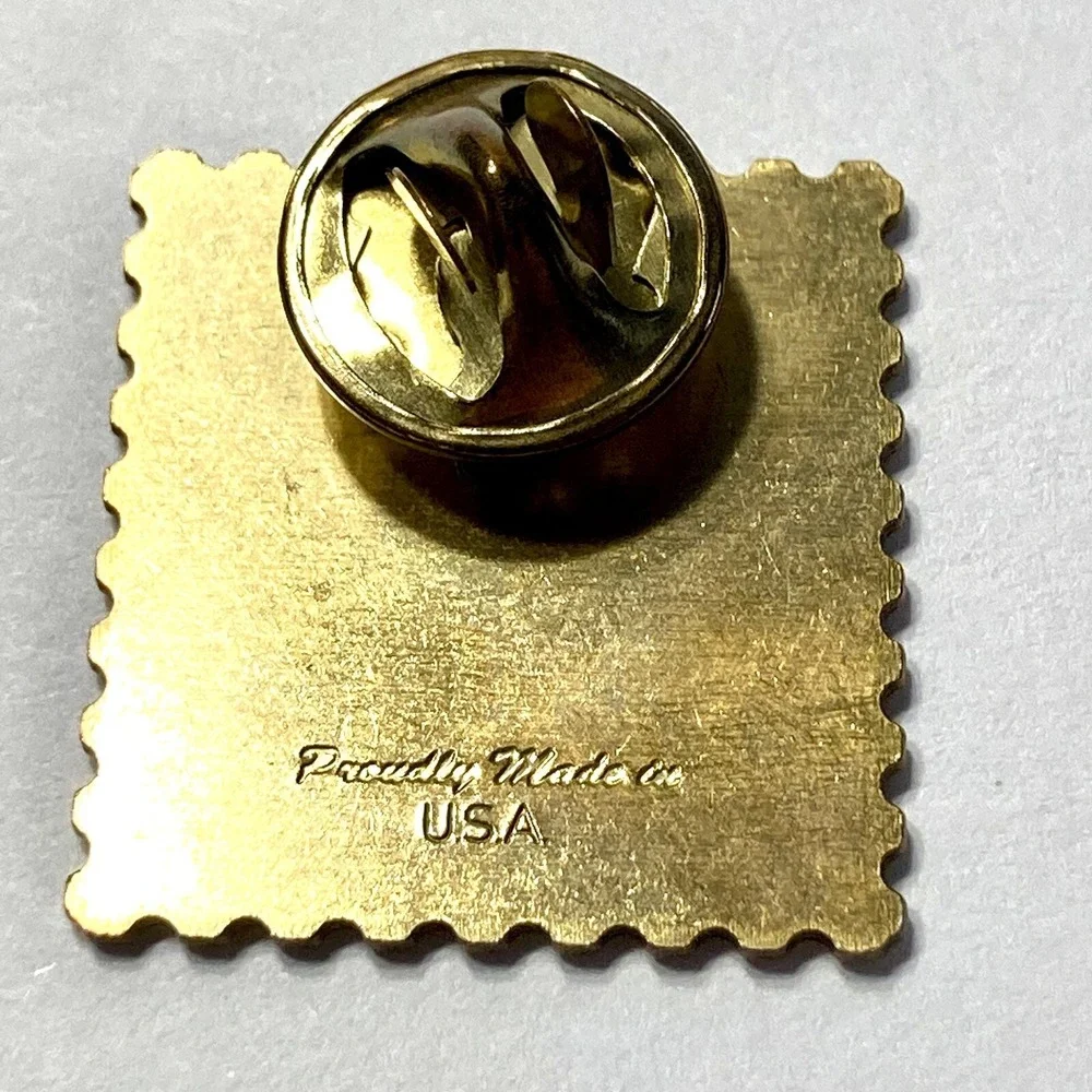 USPS Forever Stamp Holiday Wreath Lapel Pin Made in USA 2019 Postal Service